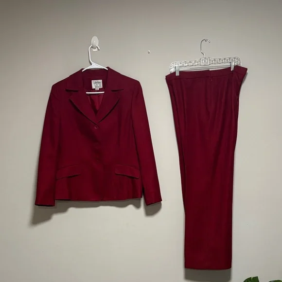 Collections for Le Suit Burgundy Suit Set - Picture 3 of 9